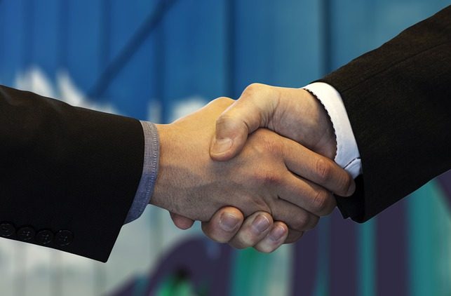 handen-schudden-deal-sluiten-afspraak-maken